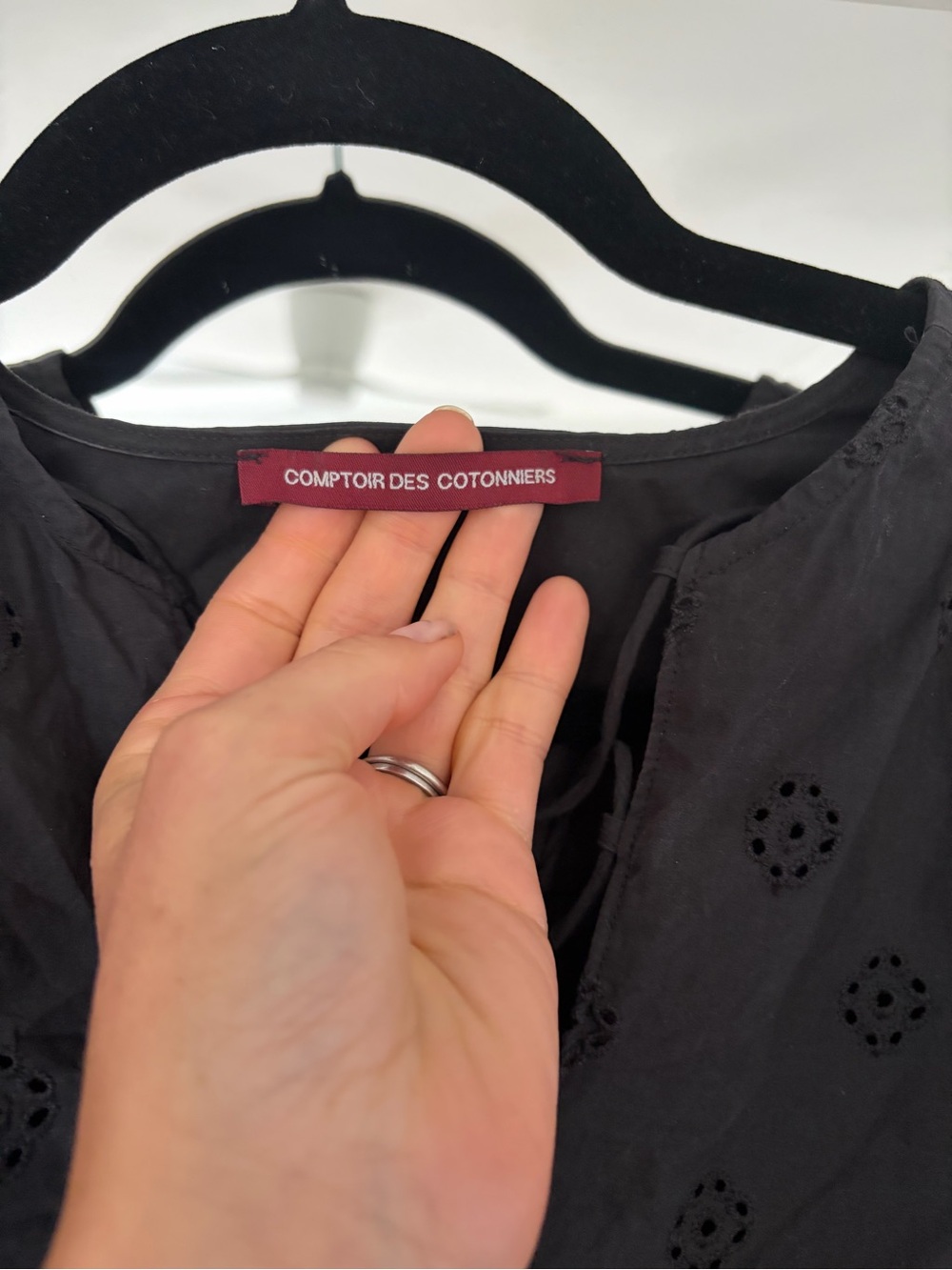 Comptoir Des Cotonniers Black Eyelet Lace-Trim Cropped Top - Picture 4 of 8